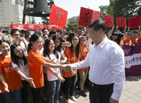 习近平：做党和人民满意的好老师