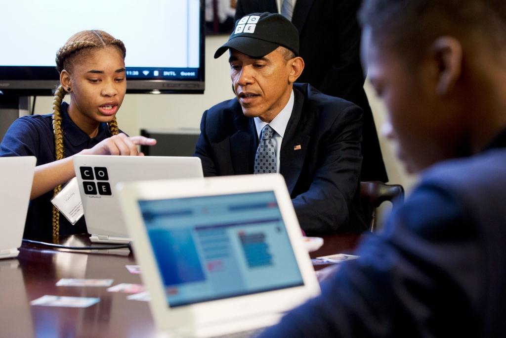 奥巴马打下了人生中的第一段代码，背后其实是狂欢中的IT在线教育